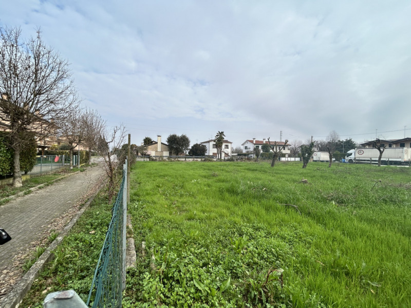 FIESSO D'ARTICO - nuova ESCLUSIVA - TERRENO EDIFICABILE caratterizzato da ampi spazi inserito in ...