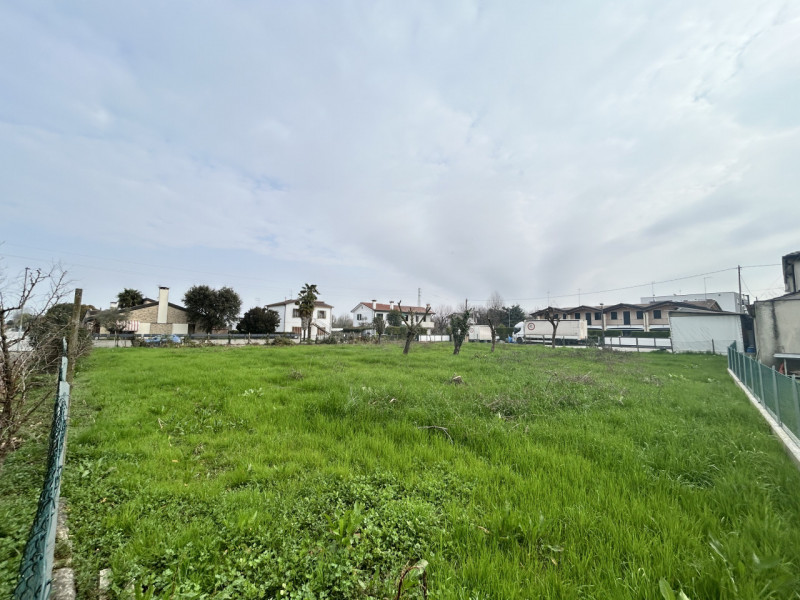 FIESSO D'ARTICO - nuova ESCLUSIVA - TERRENO EDIFICABILE caratterizzato da ampi spazi inserito in ...
