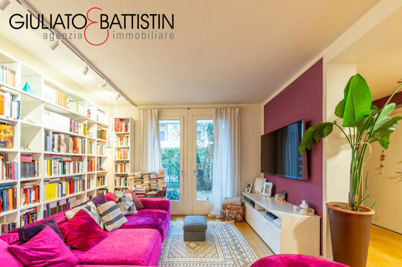 VICENZA: Nel cuore della zona di Casale, in quartiere elegante e di sole abitazioni unifamiliari,...