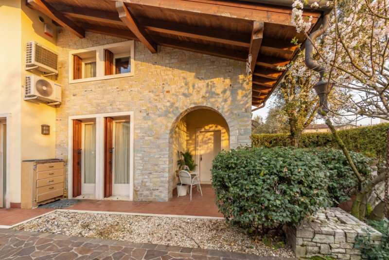 VICENZA: Nel cuore della zona di Casale, in quartiere elegante e di sole abitazioni unifamiliari,...