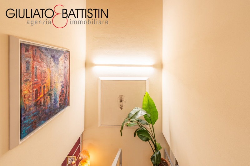 VICENZA: Nel cuore della zona di Casale, in quartiere elegante e di sole abitazioni unifamiliari,...