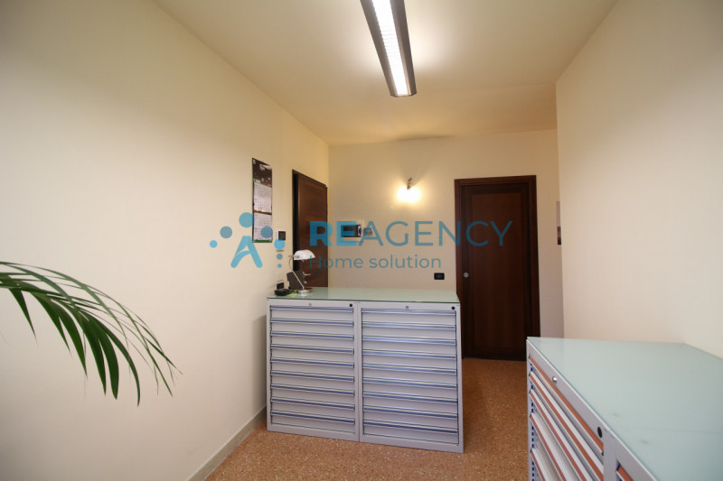 Marano Vicentino 

Sei alla ricerca di un raffinato ufficio di rappresentanza? 

Prezzo € 850 men...