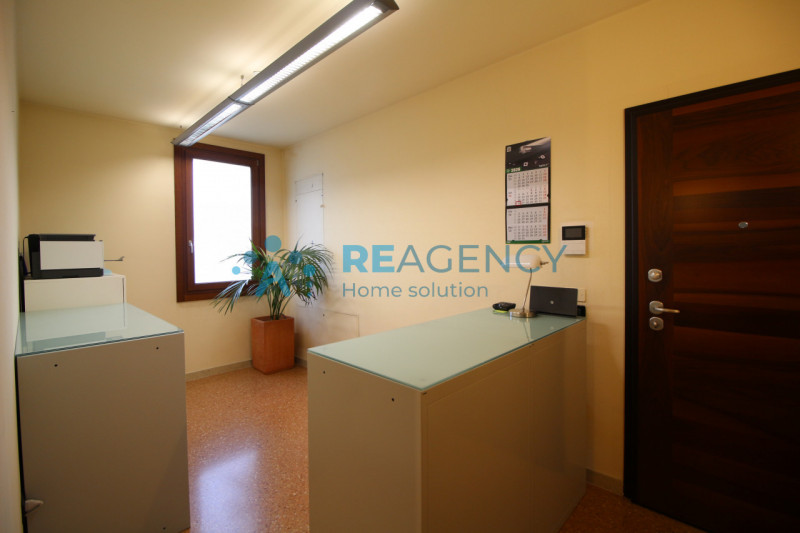 Marano Vicentino 

Sei alla ricerca di un raffinato ufficio di rappresentanza? 

Prezzo € 850 men...