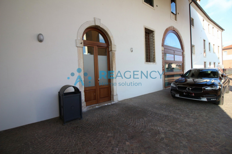 Marano Vicentino 

Sei alla ricerca di un raffinato ufficio di rappresentanza? 

Prezzo € 850 men...