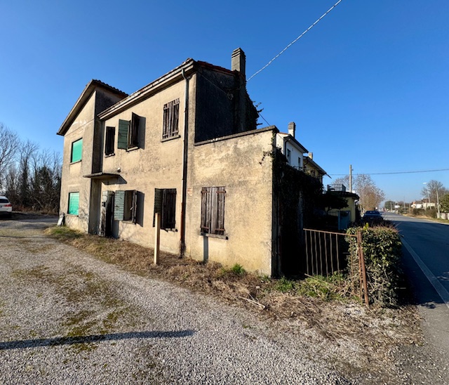 SACCOLONGO (PD) Zona verso Rubano, porzione di rustico in bifamiliare di mq. 200, costruito su un...