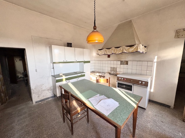 SACCOLONGO (PD) Zona verso Rubano, porzione di rustico in bifamiliare di mq. 200, costruito su un...