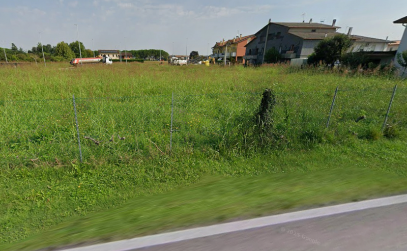 All'interno di una piccola e nuova lottizzazione a Caselle di Selvazzano Dentro, proponiamo in VE...