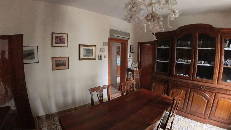 Proponiamo in esclusiva la vendita in blocco di due appartamenti situati nel cuore della rinomata...