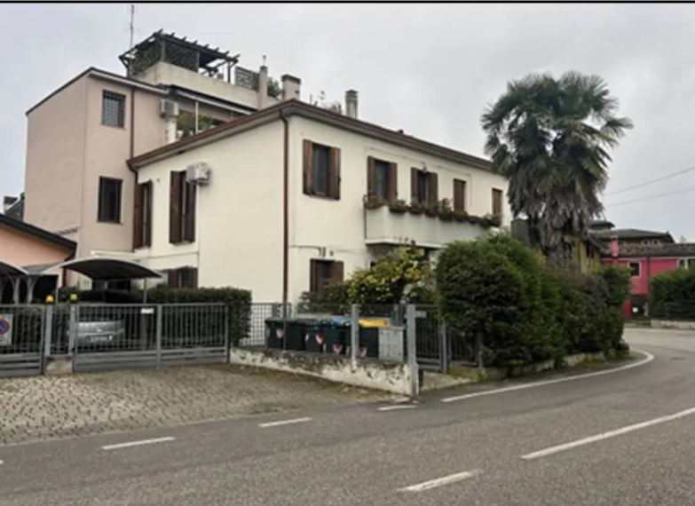ASTA IMMOBILIARE - PADOVA quartiere TORRE, via fornaci APPARTAMENTO sviluppato al piano terra fac...