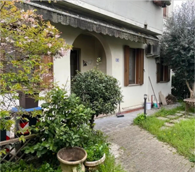 ASTA IMMOBILIARE - PADOVA quartiere TORRE, via fornaci APPARTAMENTO sviluppato al piano terra fac...