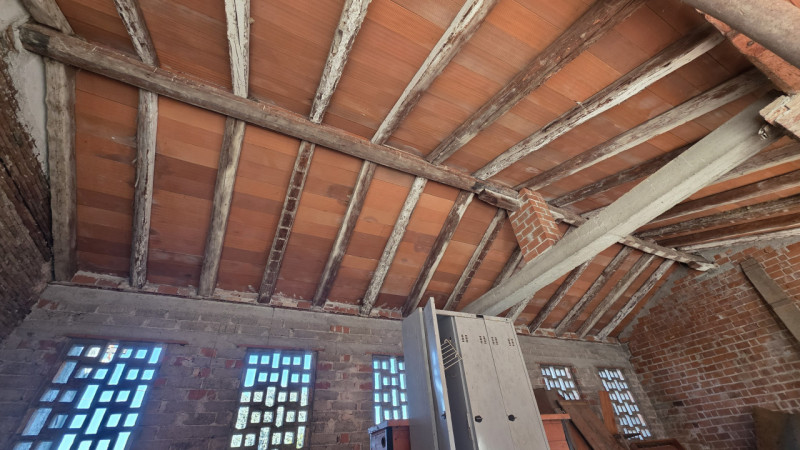 Nel cuore di un borgo di campagna, in zona agricola, proponiamo casa di campagna affiancata su en...