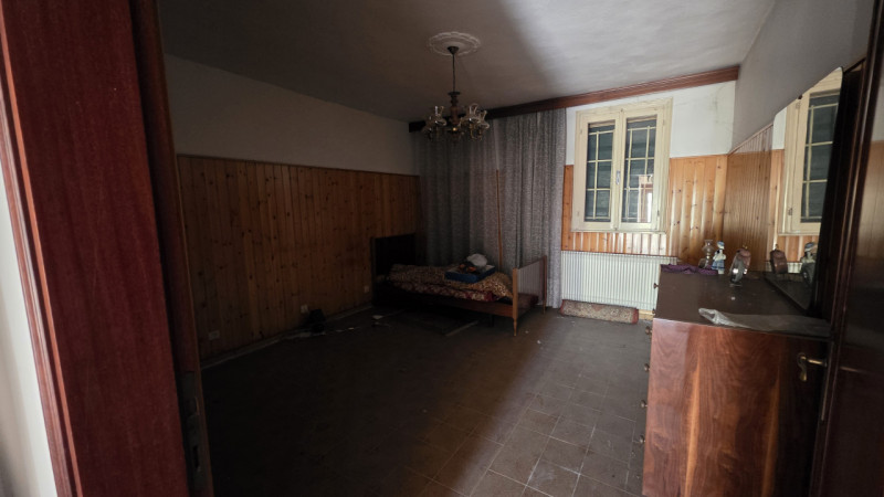 Nel cuore di un borgo di campagna, in zona agricola, proponiamo casa di campagna affiancata su en...