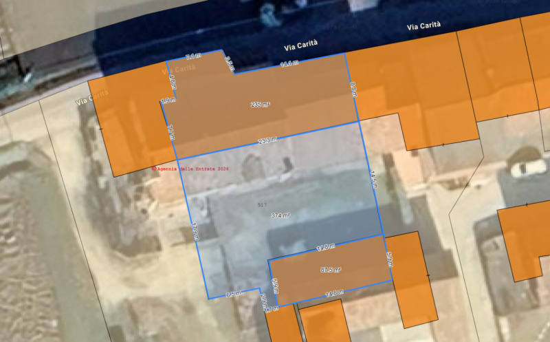 Nel cuore di un borgo di campagna, in zona agricola, proponiamo casa di campagna affiancata su en...