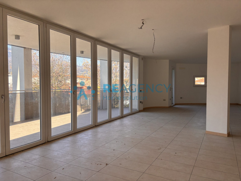 SIETE UNA FAMIGLIA ALLA RICERCA DI UNA NUOVA CASA GRANDE, CON I COMFORT DEL NUOVO e DISPONIBILE D...