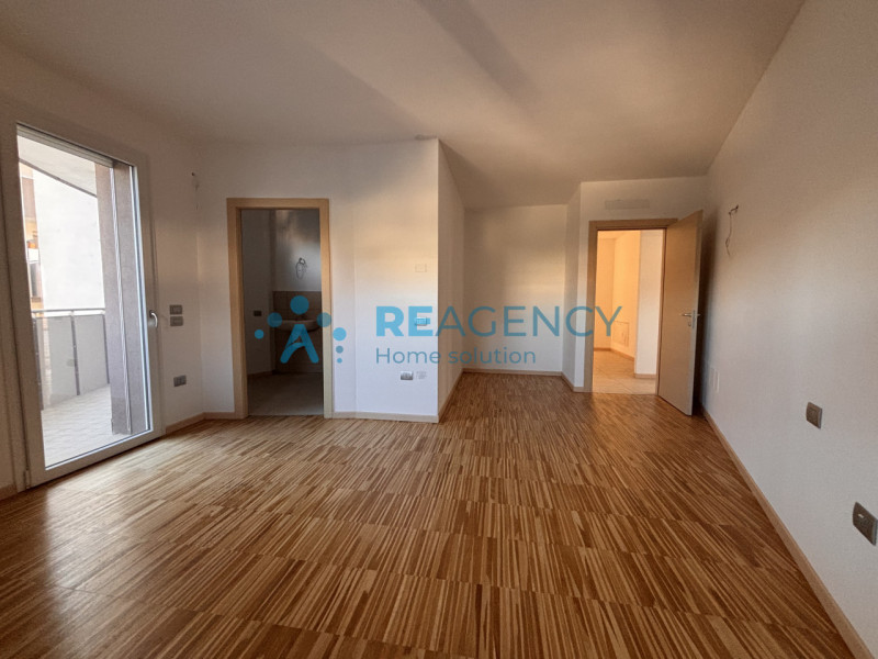 SIETE UNA FAMIGLIA ALLA RICERCA DI UNA NUOVA CASA GRANDE, CON I COMFORT DEL NUOVO e DISPONIBILE D...