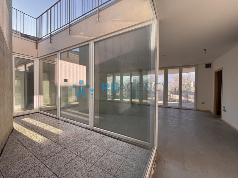 SIETE UNA FAMIGLIA ALLA RICERCA DI UNA NUOVA CASA GRANDE, CON I COMFORT DEL NUOVO e DISPONIBILE D...