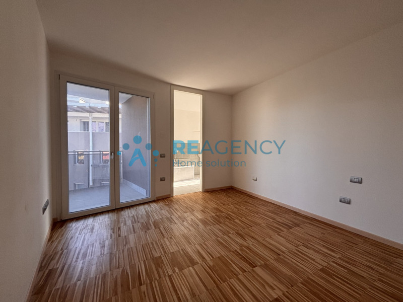 SIETE UNA FAMIGLIA ALLA RICERCA DI UNA NUOVA CASA GRANDE, CON I COMFORT DEL NUOVO e DISPONIBILE D...