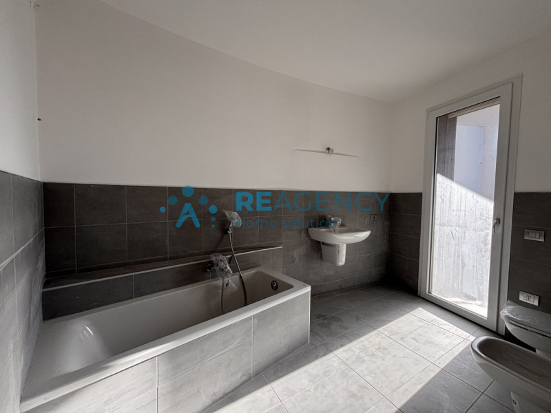 SIETE UNA FAMIGLIA ALLA RICERCA DI UNA NUOVA CASA GRANDE, CON I COMFORT DEL NUOVO e DISPONIBILE D...