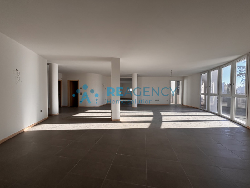 SIETE UNA FAMIGLIA ALLA RICERCA DI UNA NUOVA CASA GRANDE, CON I COMFORT DEL NUOVO e DISPONIBILE D...