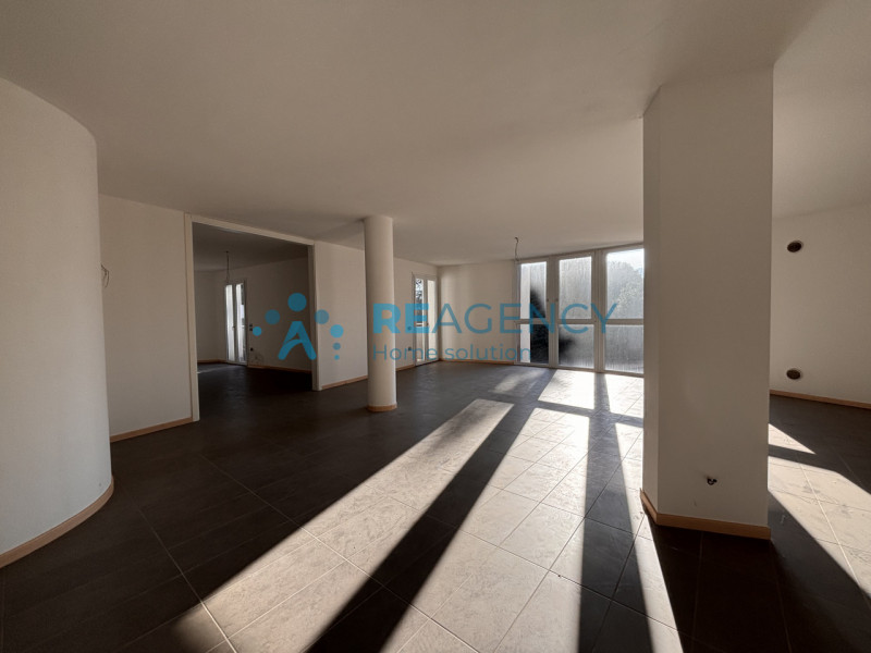 SIETE UNA FAMIGLIA ALLA RICERCA DI UNA NUOVA CASA GRANDE, CON I COMFORT DEL NUOVO e DISPONIBILE D...