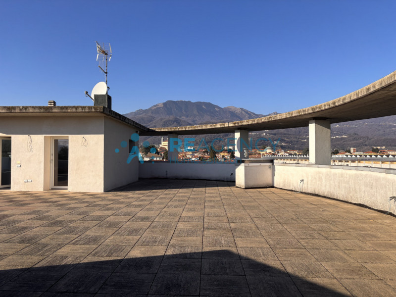 SIETE UNA FAMIGLIA ALLA RICERCA DI UNA NUOVA CASA GRANDE, CON I COMFORT DEL NUOVO e DISPONIBILE D...