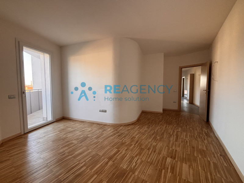 SIETE UNA FAMIGLIA ALLA RICERCA DI UNA NUOVA CASA GRANDE, CON I COMFORT DEL NUOVO e DISPONIBILE D...