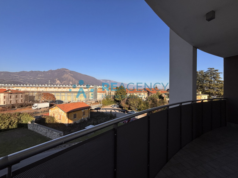 SIETE UNA FAMIGLIA ALLA RICERCA DI UNA NUOVA CASA GRANDE, CON I COMFORT DEL NUOVO e DISPONIBILE D...