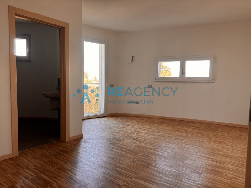 SIETE UNA FAMIGLIA ALLA RICERCA DI UNA NUOVA CASA GRANDE, CON I COMFORT DEL NUOVO e DISPONIBILE D...