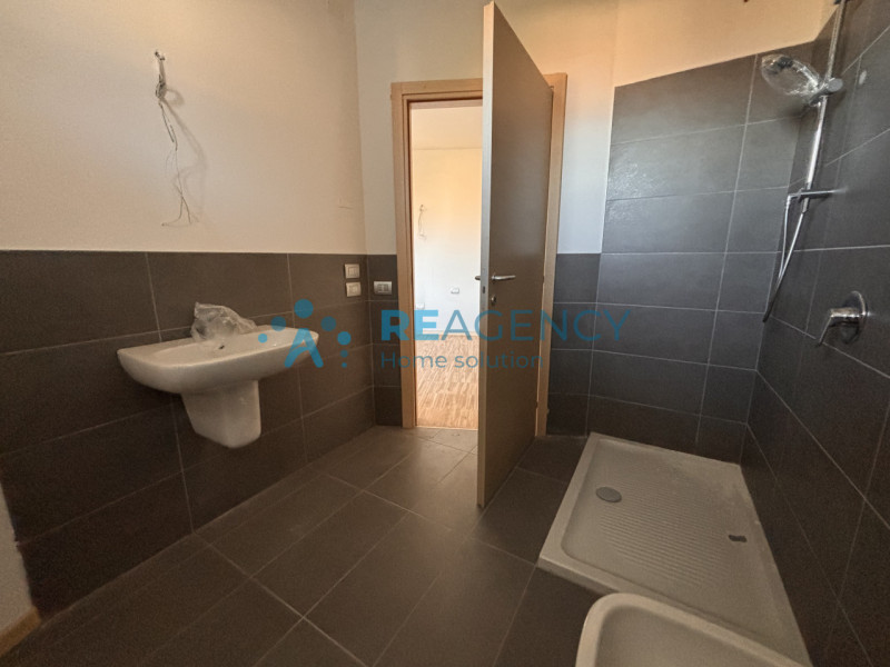 SIETE UNA FAMIGLIA ALLA RICERCA DI UNA NUOVA CASA GRANDE, CON I COMFORT DEL NUOVO e DISPONIBILE D...