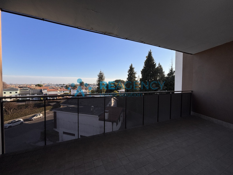 SIETE UNA FAMIGLIA ALLA RICERCA DI UNA NUOVA CASA GRANDE, CON I COMFORT DEL NUOVO e DISPONIBILE D...