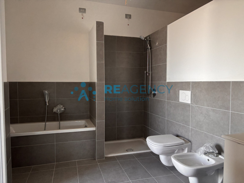 SIETE UNA FAMIGLIA ALLA RICERCA DI UNA NUOVA CASA GRANDE, CON I COMFORT DEL NUOVO e DISPONIBILE D...