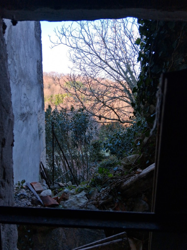 Lapio è una delle frazioni collinari più apprezzate di Arcugnano, immersa nel verde dei Colli Ber...