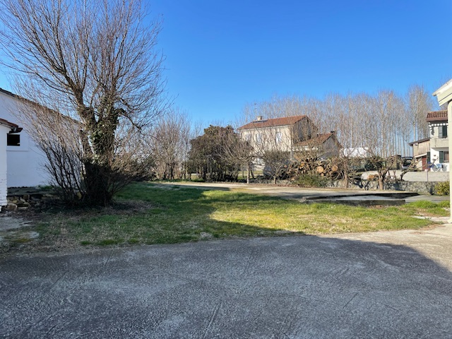 Oggi vi proponiamo una casa singola a Codevigo situata in zona di campagna ed allo stesso tempo i...