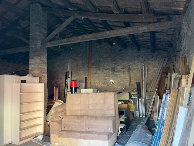 Oggi vi proponiamo una casa singola a Codevigo situata in zona di campagna ed allo stesso tempo i...