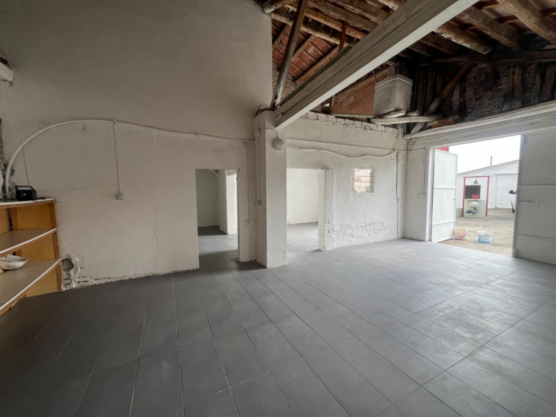 Oggi vi proponiamo una casa singola a Codevigo situata in zona di campagna ed allo stesso tempo i...