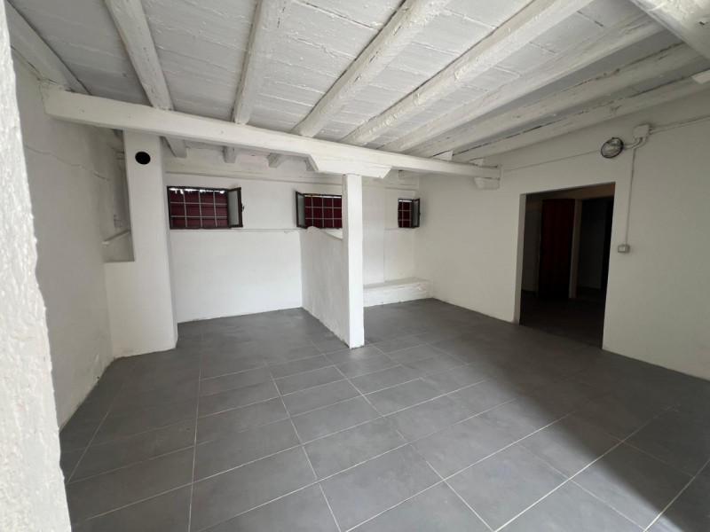 Oggi vi proponiamo una casa singola a Codevigo situata in zona di campagna ed allo stesso tempo i...