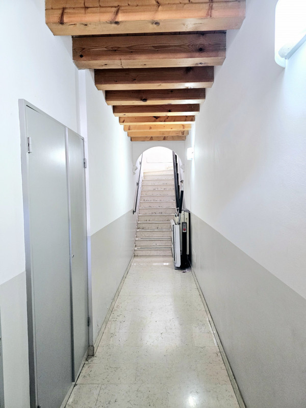 In centro a Este, proponiamo in vendita un raffinato ufficio di circa 70 mq, situato all’interno ...