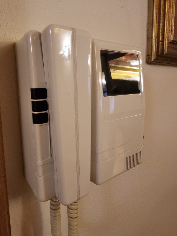 In centro a Este, proponiamo in vendita un raffinato ufficio di circa 70 mq, situato all’interno ...