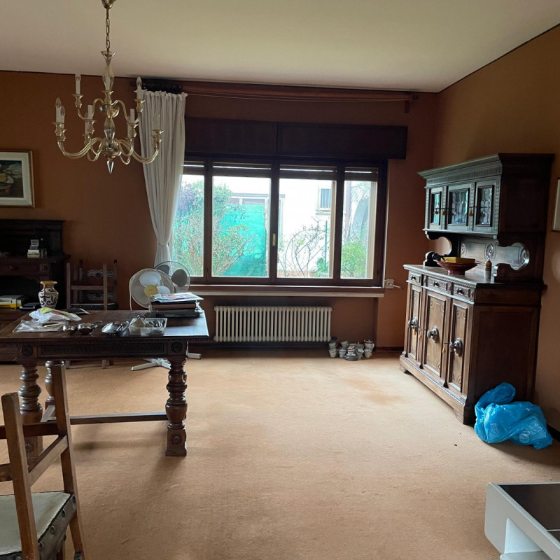 IN ESCLUSIVA 
Scopri questa straordinaria opportunità di acquisto nel rinomato quartiere dei lagh...