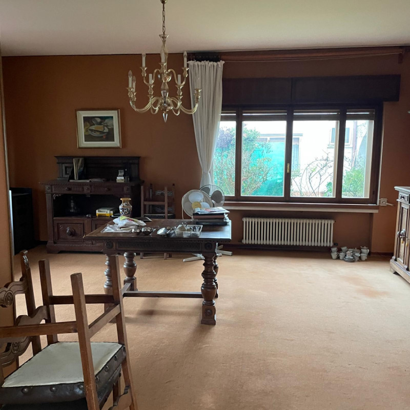 IN ESCLUSIVA 
Scopri questa straordinaria opportunità di acquisto nel rinomato quartiere dei lagh...