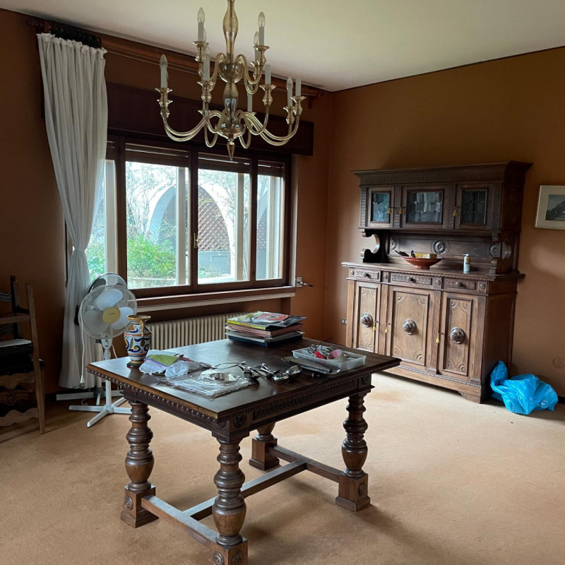 IN ESCLUSIVA 
Scopri questa straordinaria opportunità di acquisto nel rinomato quartiere dei lagh...