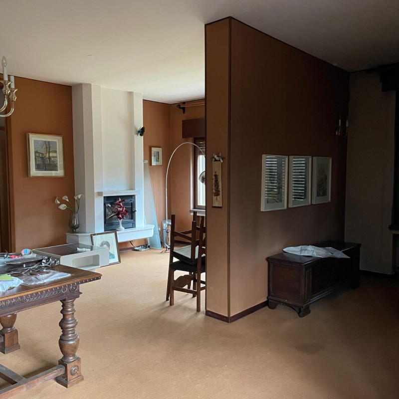 IN ESCLUSIVA 
Scopri questa straordinaria opportunità di acquisto nel rinomato quartiere dei lagh...