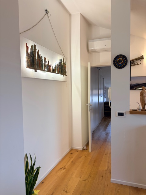 Centralissimo appartamento  a due passi dalla Chiesa di Madonna Pellegrina, posto all'ultimo pian...