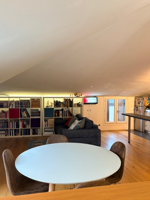 Centralissimo appartamento  a due passi dalla Chiesa di Madonna Pellegrina, posto all'ultimo pian...