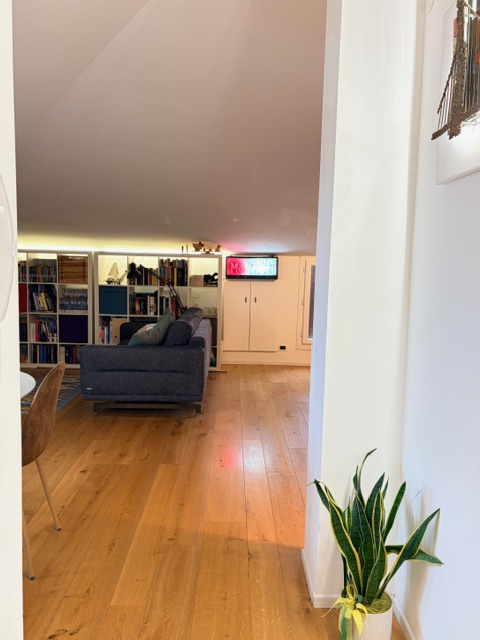 Centralissimo appartamento  a due passi dalla Chiesa di Madonna Pellegrina, posto all'ultimo pian...