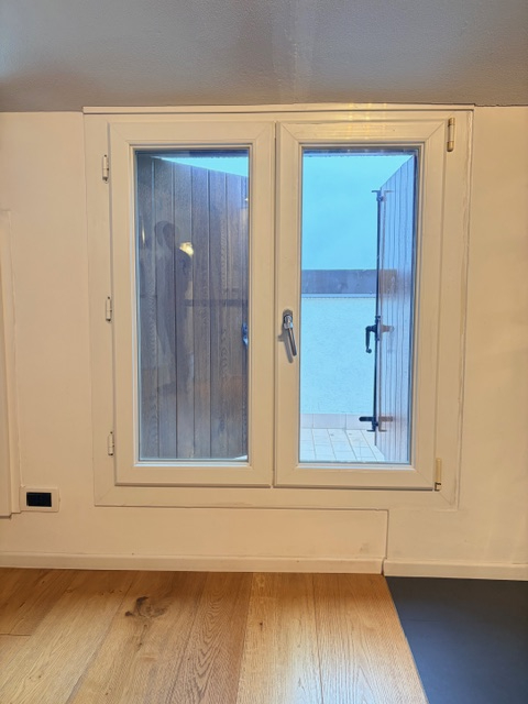 Centralissimo appartamento  a due passi dalla Chiesa di Madonna Pellegrina, posto all'ultimo pian...