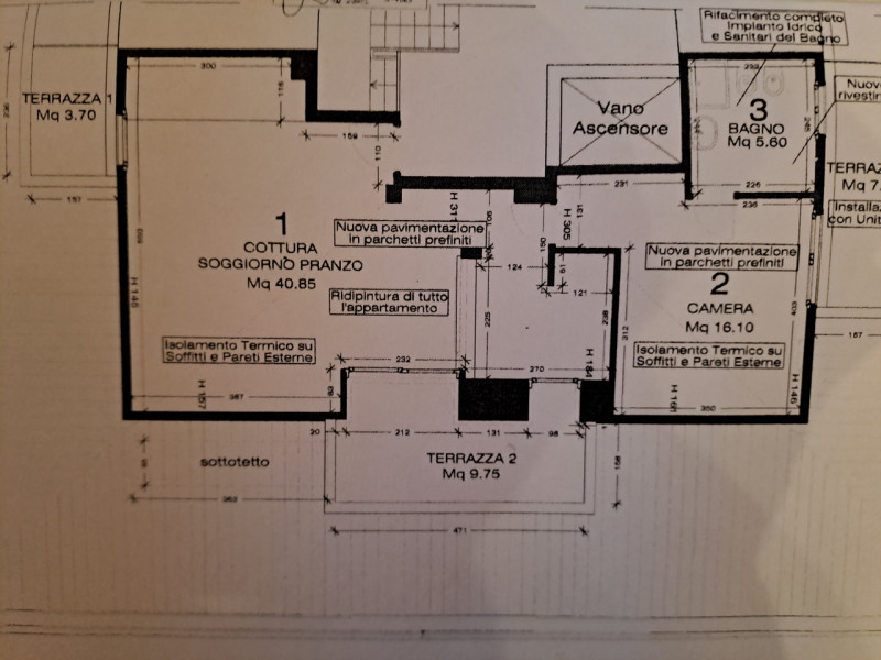 Centralissimo appartamento  a due passi dalla Chiesa di Madonna Pellegrina, posto all'ultimo pian...