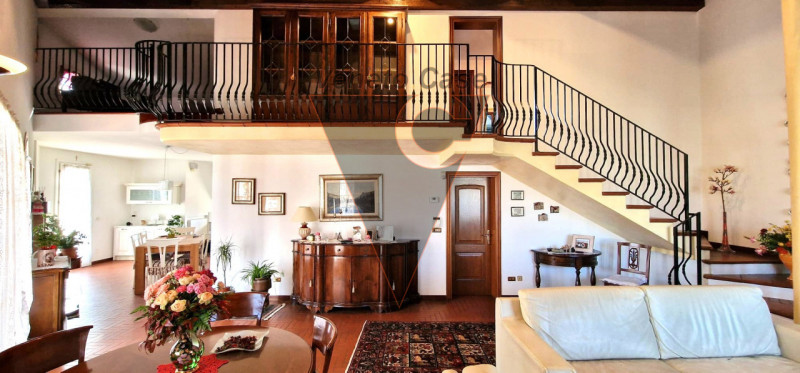 Questa elegante casa singola è situata a San Giorgio delle Pertiche, un comune tranquillo e ben c...