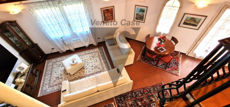 Questa elegante casa singola è situata a San Giorgio delle Pertiche, un comune tranquillo e ben c...