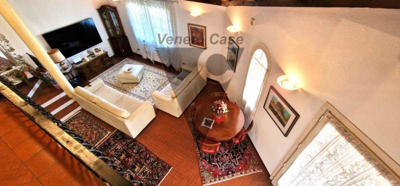 Questa elegante casa singola è situata a San Giorgio delle Pertiche, un comune tranquillo e ben c...